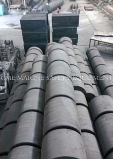 China Dock Cylindrical Tugboat Marine Rubber Fender supplier